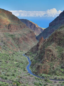 Discover the Authenticity of Canarian Handicrafts at Casa Cueva Canaria 3 Rundweg 20 Minuten
